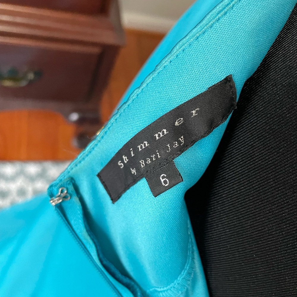 Beautiful Turquoise Prom Dress Size 6 - Picture 6 of 6